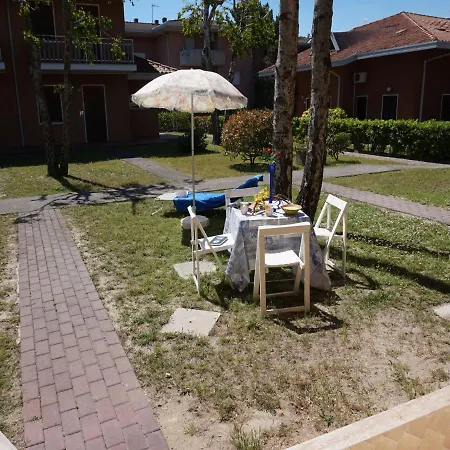 Spectacular On Two Floors With Garden And Pool