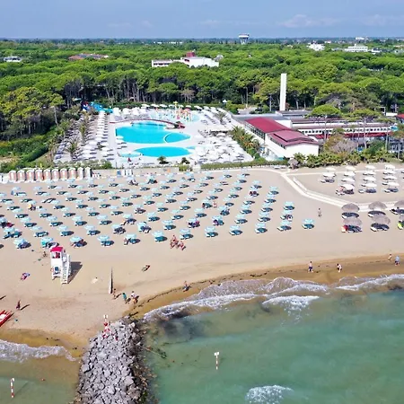 Spectacular On Two Floors With Garden And Pool Lignano Sabbiadoro